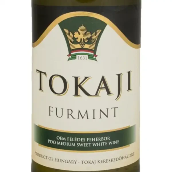 zbliżenie na etykietę wina tokaji furmint