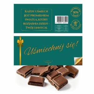 czekolada mleczna w opakowaniu w zielonym kolorze i złotym napisem - uśmiechnij się